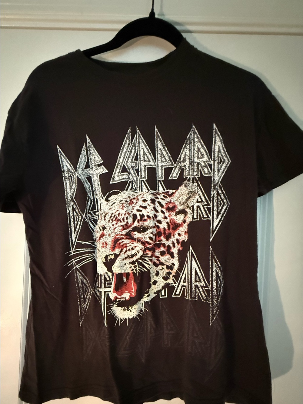 Black Graphic Women’s Band Tee with Def Leopard Motif